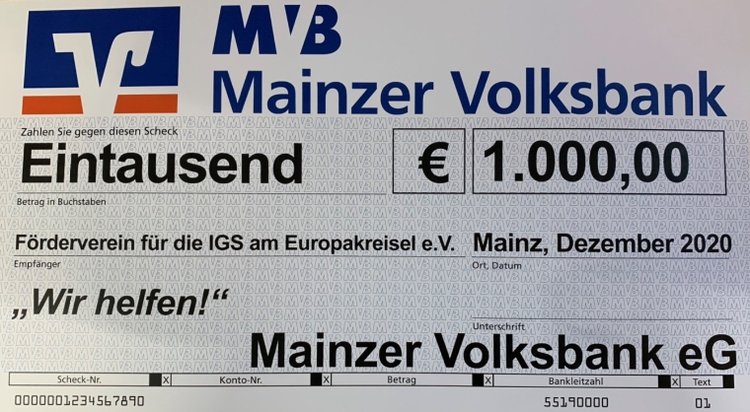 Foto: überdimensionierter Spendenscheck über tausend Euro